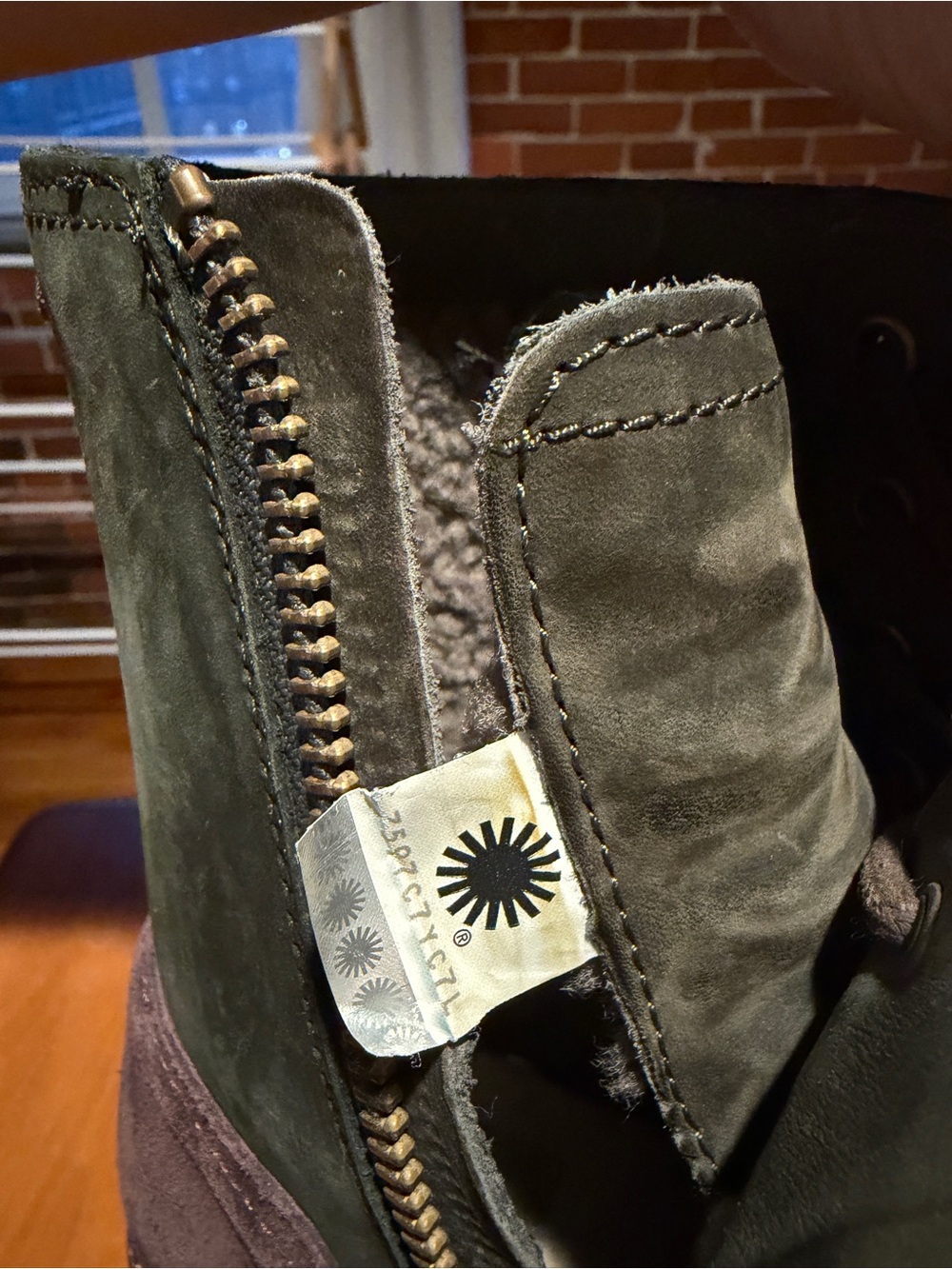 Womens UGG combat boots Size 9 - Picture 7 of 7